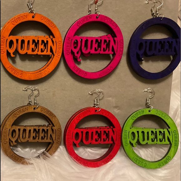 Queen Earrings - Picture 3 of 3